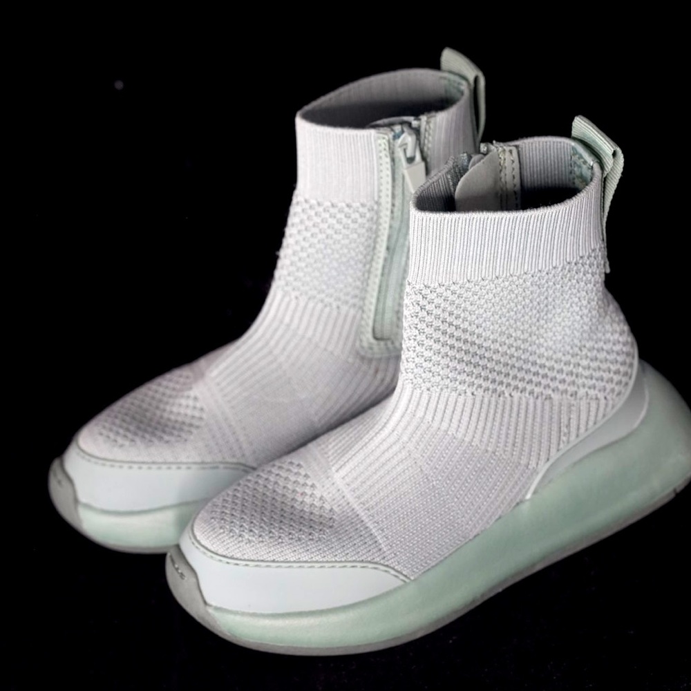 Zara Sock Sneakers, Toddler size 29, fits like a 28. Brand new/ never worn